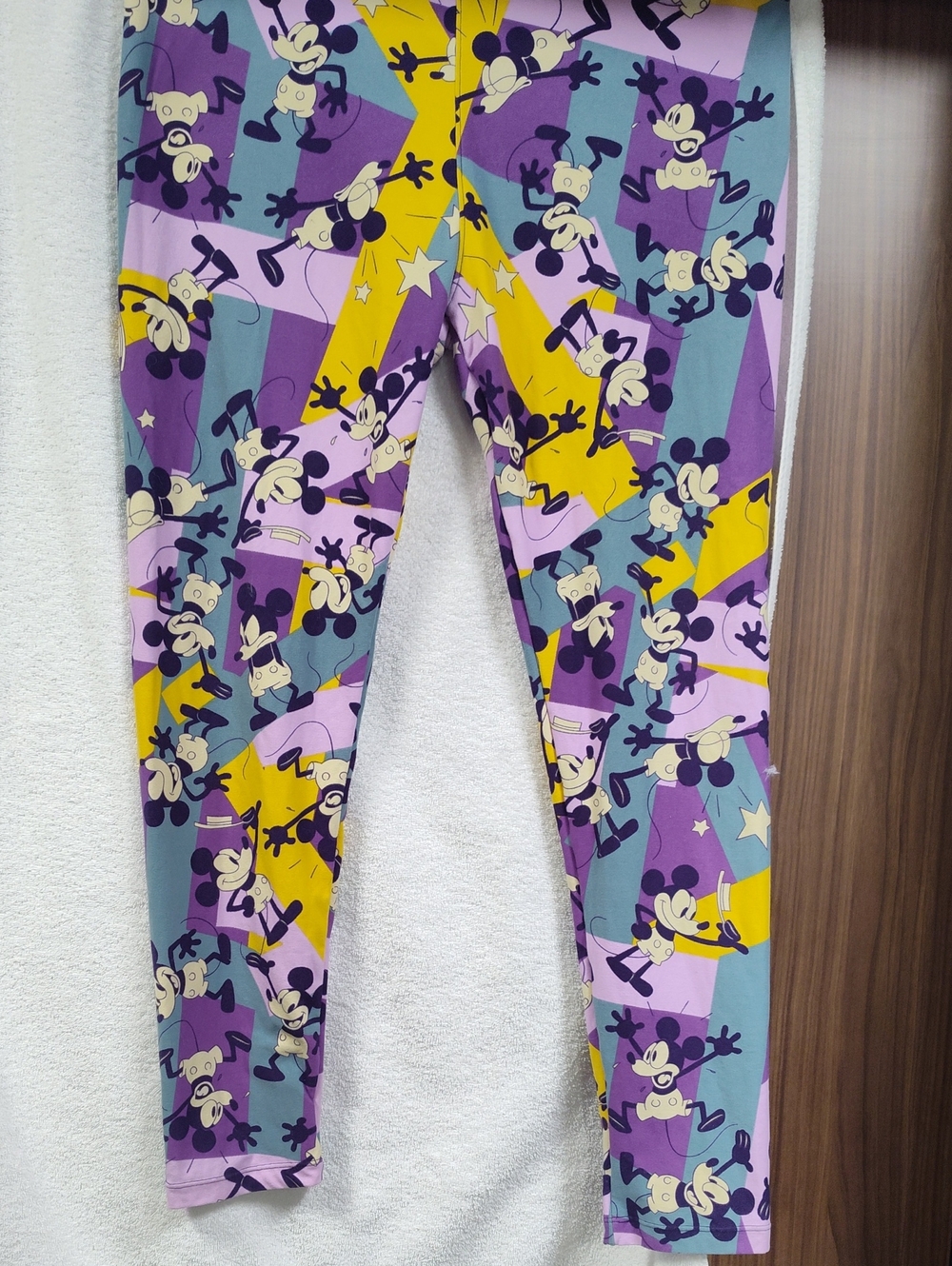 LuLaRoe Purple, Yellow & Teal Mikey Mouse Leggings Size Large